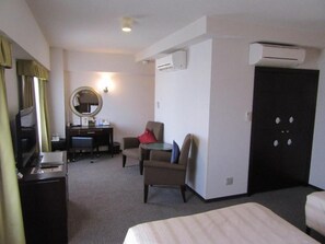 1 室のベッドルーム、デスク、アイロン / アイロン台、WiFi (無料)