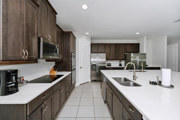 Fridge, oven, stovetop, dishwasher