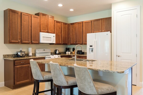 Fridge, oven, stovetop, dishwasher