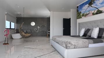 Penthouse Grand | 1 habitación, espacio para trabajar con laptop y cortinas blackout
