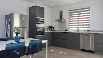 Premium Apartment | Private kitchen | Microwave, oven, stovetop, dishwasher