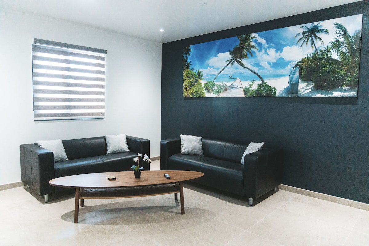 Appartamento Premium | Area soggiorno | Smart TV 50 pollici con canali via cavo, TV