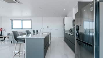 Grand-Penthouse | Eigene Küche | Mikrowelle, Ofen, Herdplatte, Geschirrspüler