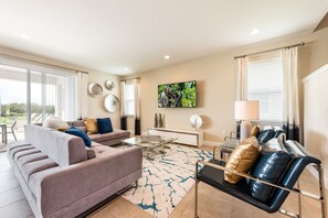 TV - Vivid Home with Theater, Themed Room near Disney with Waterpark & Resort Access. (Reunion)