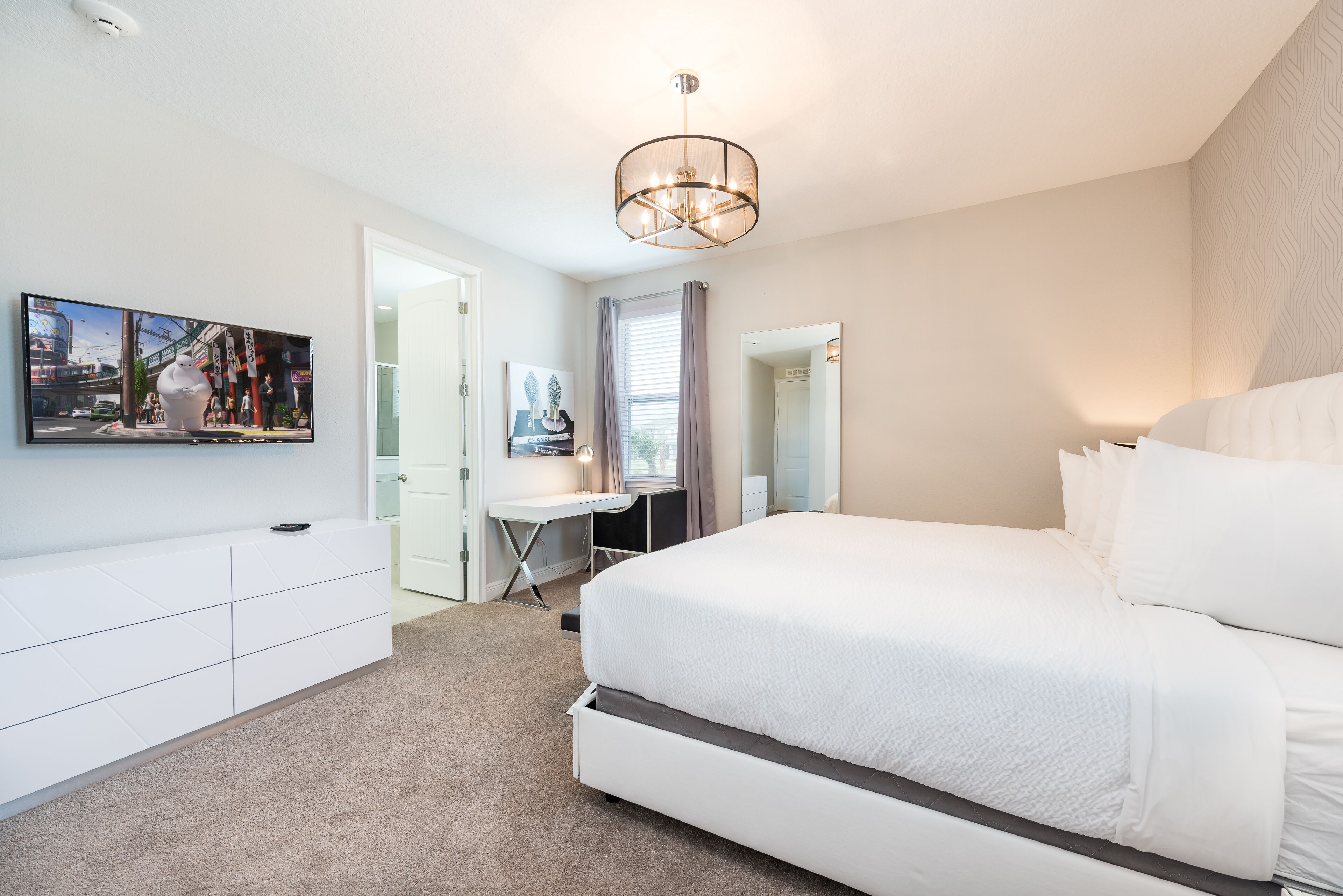 9 bedrooms, in-room safe, iron/ironing board, free WiFi