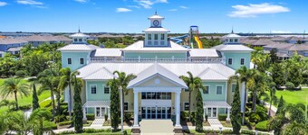 Chic Home with Mini Soccer Field, Golf near Disney with Waterpark & Resort.