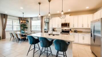 Kühlschrank, Ofen, Herdplatte, Geschirrspüler