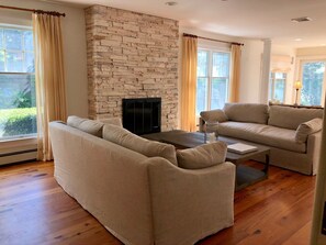 Smart TV, fireplace