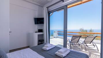 2 bedrooms, iron/ironing board, WiFi (free), bed sheets