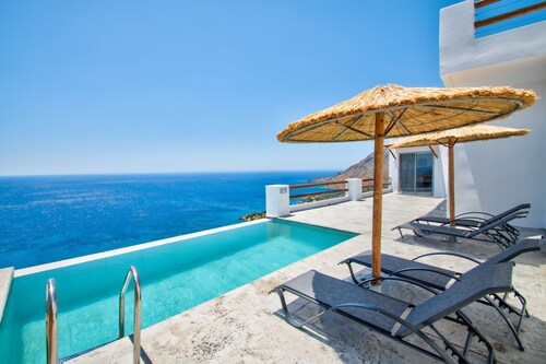 Pyrgos Exclusive 4, Sea View & Private Pool