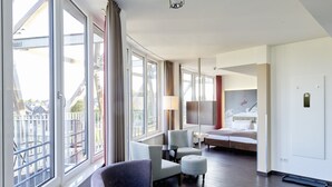 Suite – junior (Classic) | Oppholdsområde | En 32-tommers LCD-TV med Parabol-TV samt TV