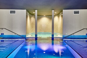 Indoor spa tub