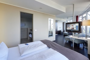 Phòng Suite Junior (Classic) | Bộ đồ giường kháng dị ứng, minibar, két bảo mật tại phòng, bàn 