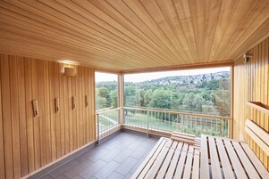 Couples treatment rooms, sauna, hot tub, steam room, Turkish bath