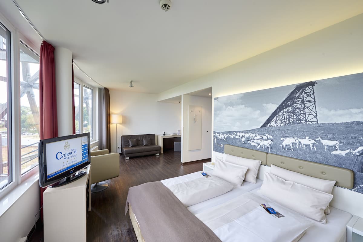 Junior Suite, 1 King Bed with Sofa bed | Hypo-allergenic bedding available, minibar, in-room safe, desk