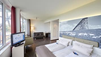 Junior Suite, 1 King Bed with Sofa bed | 1 bedroom, hypo-allergenic bedding, minibar, in-room safe