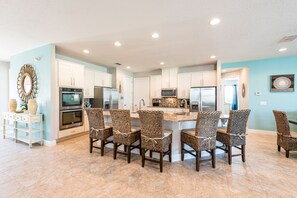 Kühlschrank, Ofen, Herdplatte, Geschirrspüler