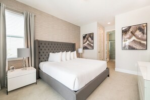 8 habitaciones, tabla de planchar con plancha, wifi y ropa de cama