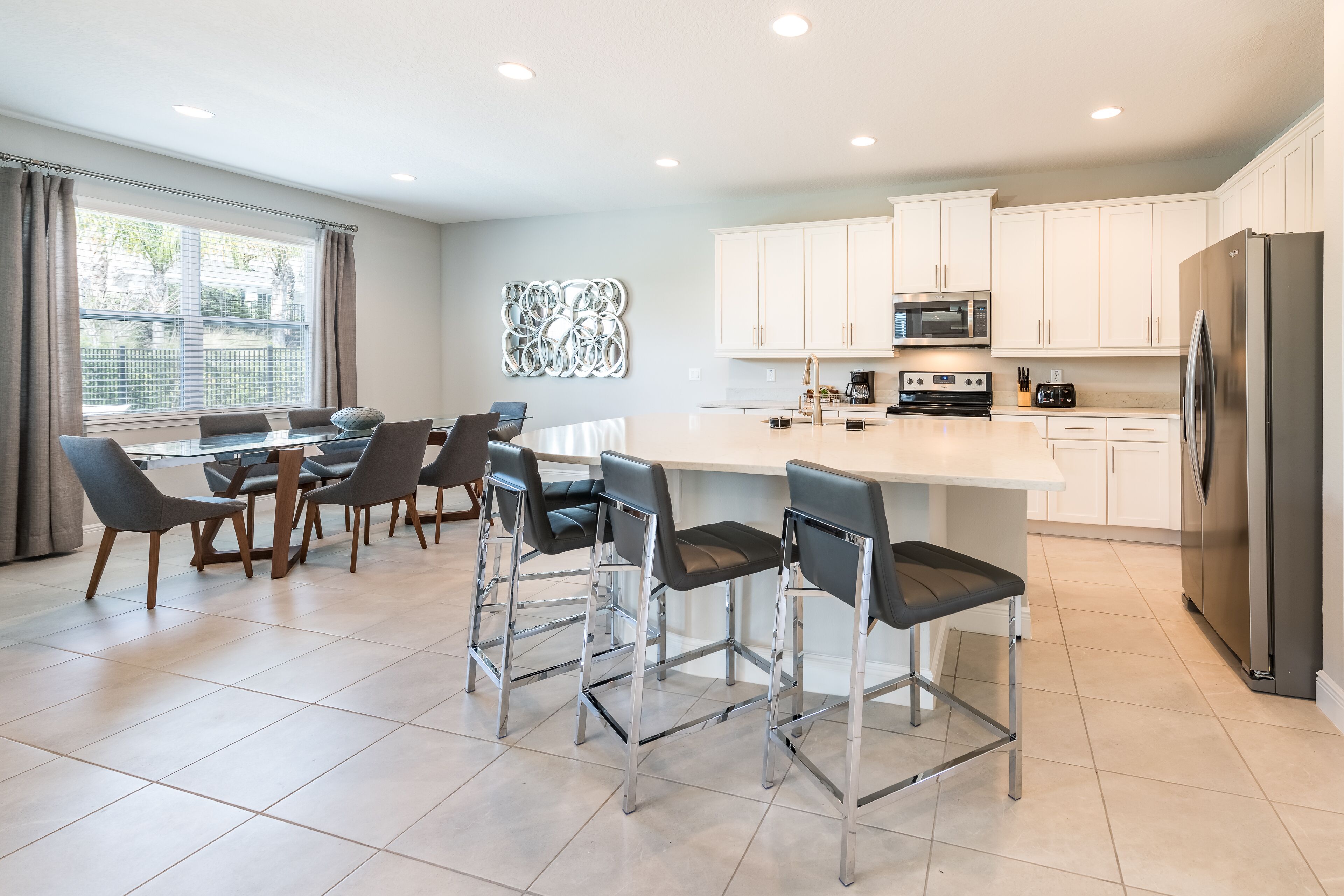 Fridge, oven, stovetop, dishwasher