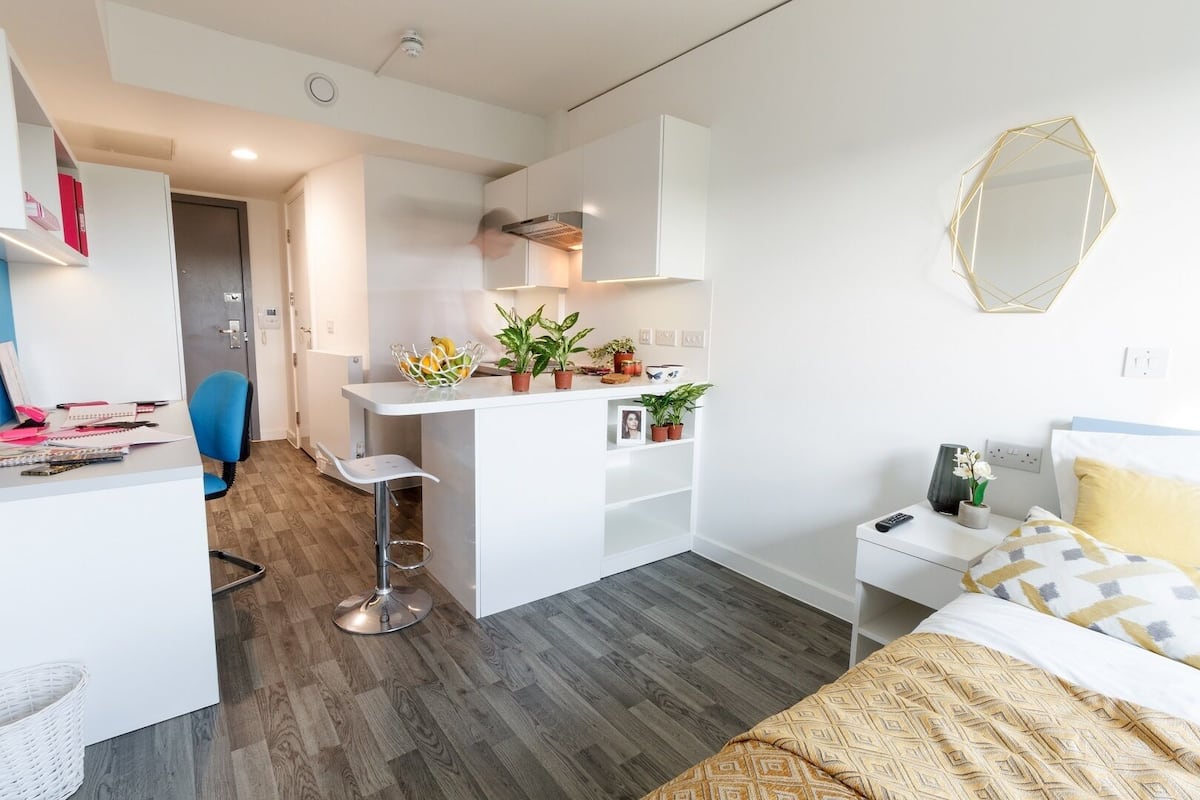 Deluxe Studio | Living area