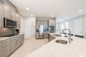 Fridge, microwave, oven, stovetop - Remarkable Home near Disney with Theater & Themed Rooms with Waterpark & Resort Access at Encore. (Reunion)