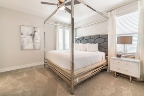 7 bedrooms, in-room safe, iron/ironing board, free WiFi - Magnificent Home near Disney with Theater Room, Pool Table, WaterPark & Resort. (Reunion)