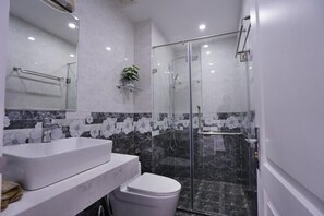 Haartrockner, Seife, Shampoo, Toilettenpapier