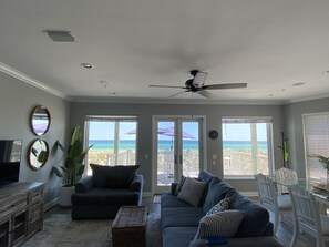 Smart TV, reproductor de DVD, tenis de mesa y libros 