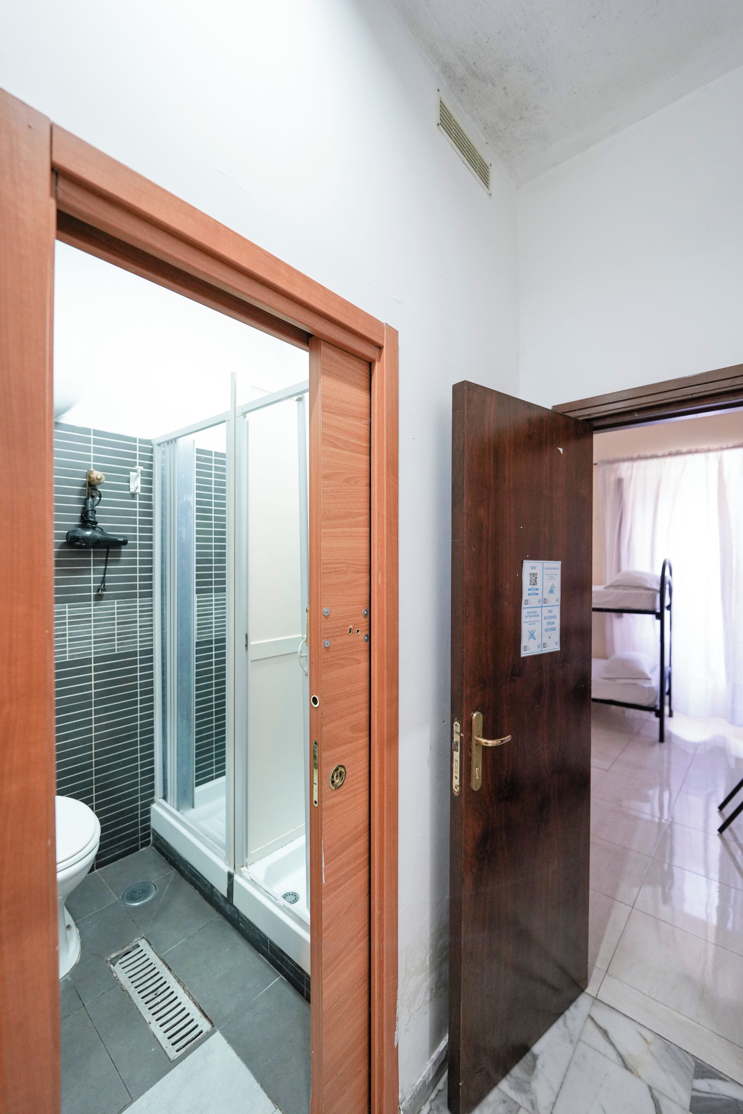 Photo - Los Mochileros Hostel - Age Limit 18-28