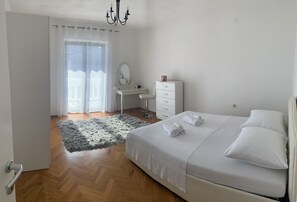 5 habitaciones, escritorio, tabla de planchar con plancha y wifi gratis 