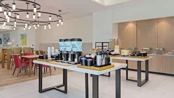 Colazione servita nei giorni feriali (14.00 USD a persona)