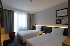 Habitación con 2 camas individuales, 2 camas individuales | Ropa de cama hipoalergénica y edredón 