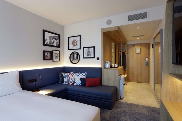 Room, 1 Katil Ratu (Queen) dengan Katil Sofa | Ruang tamu | 55 inci televisyen LCD dengan kabel, TV