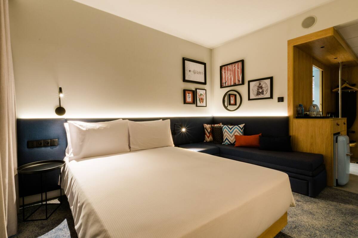 room, 1 queen bed with sofa bed | 1 bedroom, hypo-allergenic bedding, down duvets, in-room safe