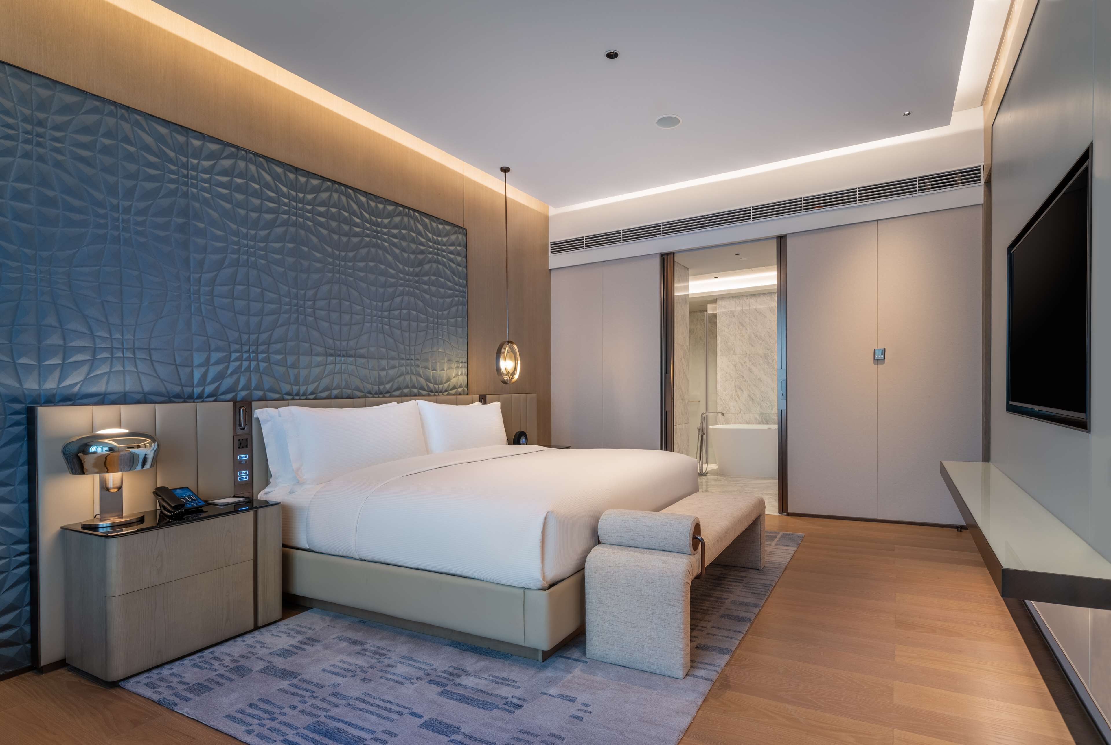 Deluxe Suite, 1 King Bed