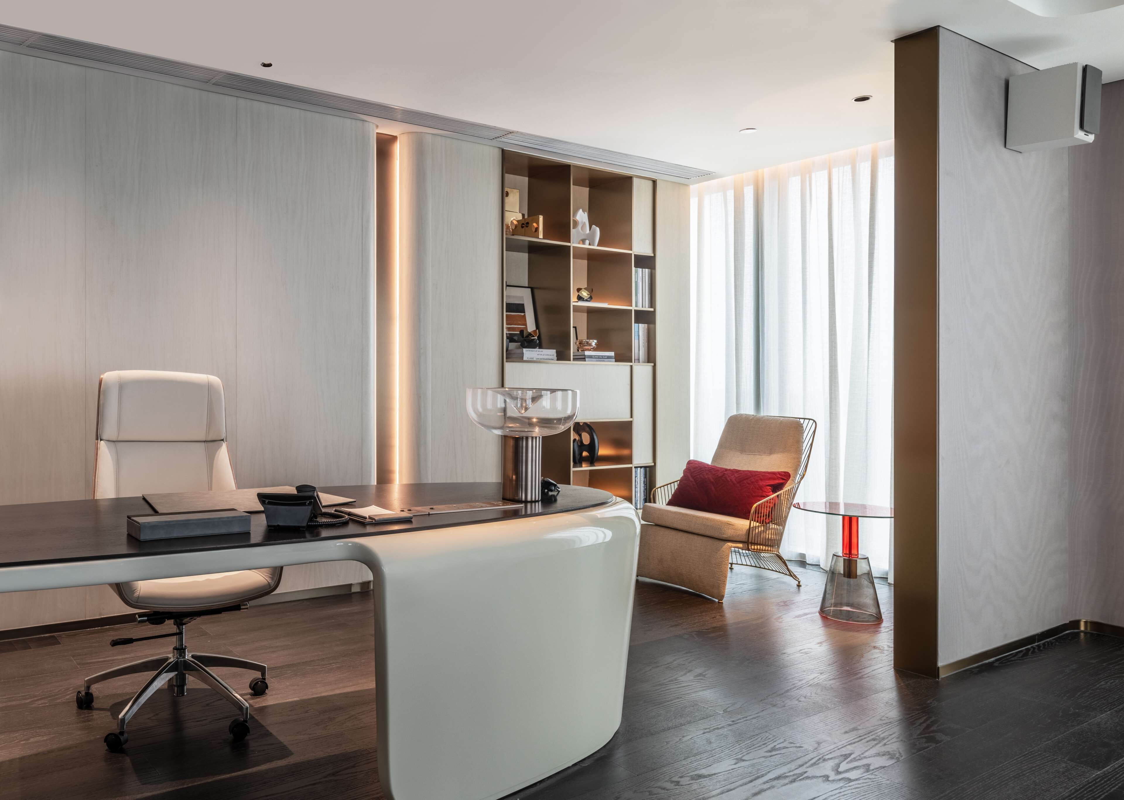 Presidentiële suite, 1 kingsize bed | Een minibar, een kluis op de kamer, een bureau, een laptopwerkplek