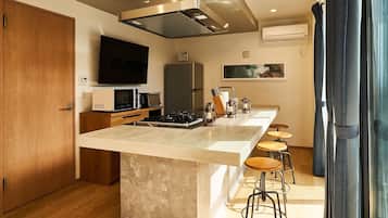 Fridge, microwave, stovetop, cookware/dishes/utensils