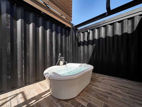 Bain à remous extérieur