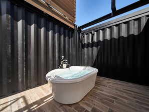 Outdoor spa tub - Rakuten STAY VILLA Awaji103with rooftop space / Minamiawaji Hyōgo (Minamiawazisi)