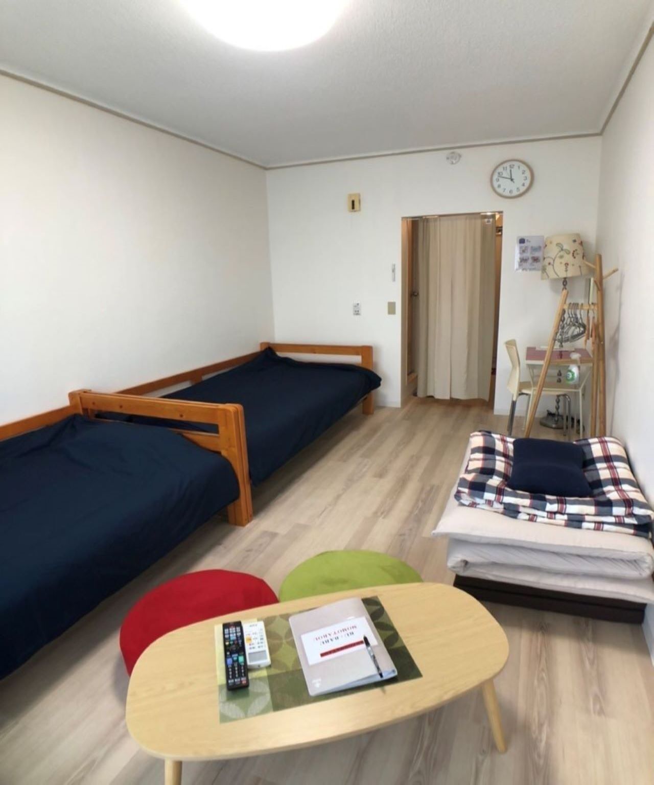 1 soverom, skrivebord, wi-fi (inkludert) og sengetøy