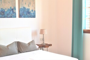 3 bedrooms, in-room safe, iron/ironing board, free WiFi - Private Villa, all day sun Swimming pool and terrace, BBQ in Puerto del Carmen (Puerto del Carmen)