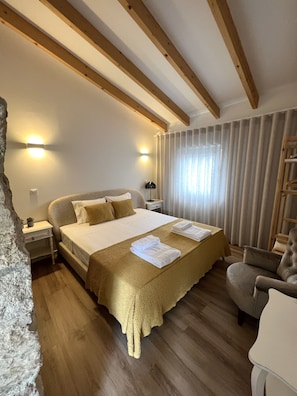 2 bedrooms, iron/ironing board, travel cot, WiFi
