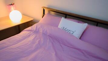 3 bedrooms, desk, iron/ironing board, free WiFi