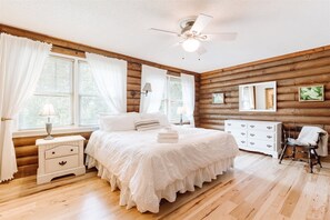 4 bedrooms, free WiFi, alarm clocks - Piney Mtn Rd, 310 (Greenville)