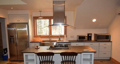 Modern Apartment; Easy Commute To Cornell University Or Ithaca College