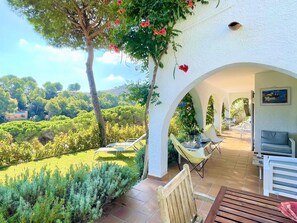 Outdoor dining - Villa 500 mts to the beach-Pals.Capacity 7 people.Pool and porch. (Pals)