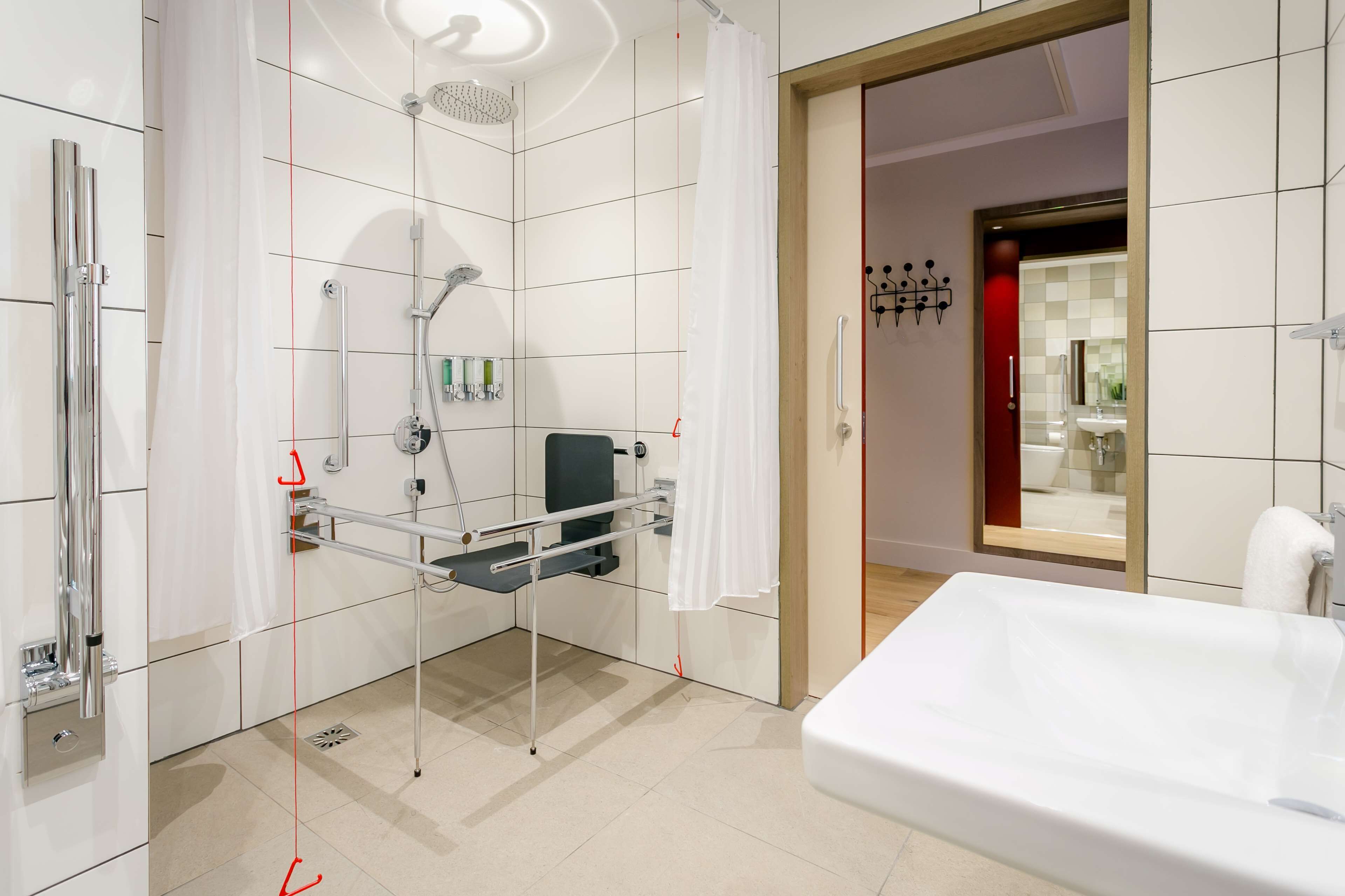 room, 1 queen bed, accessible | bathroom shower