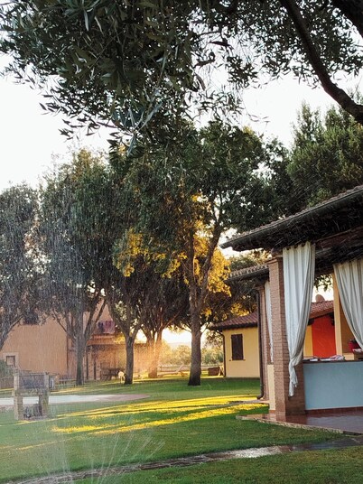 Maremma: country house with swimming pool and large garden