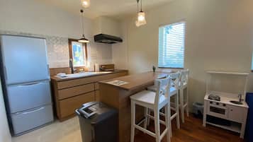 Fridge, microwave, stovetop, cookware/dishes/utensils