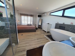 4 dormitorios, tabla de planchar con plancha, wifi y ropa de cama